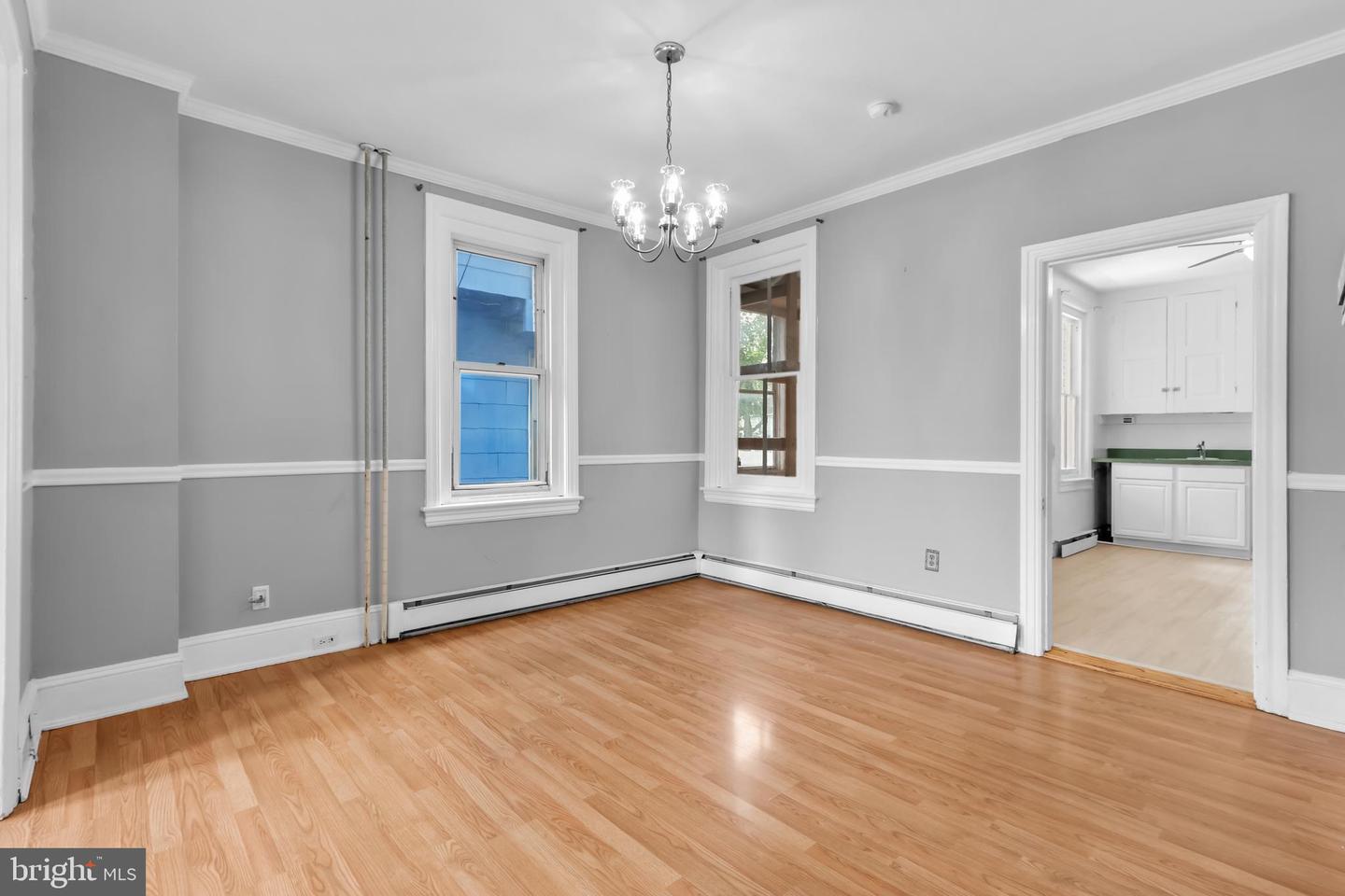227 E Garrison St Property Photo 7