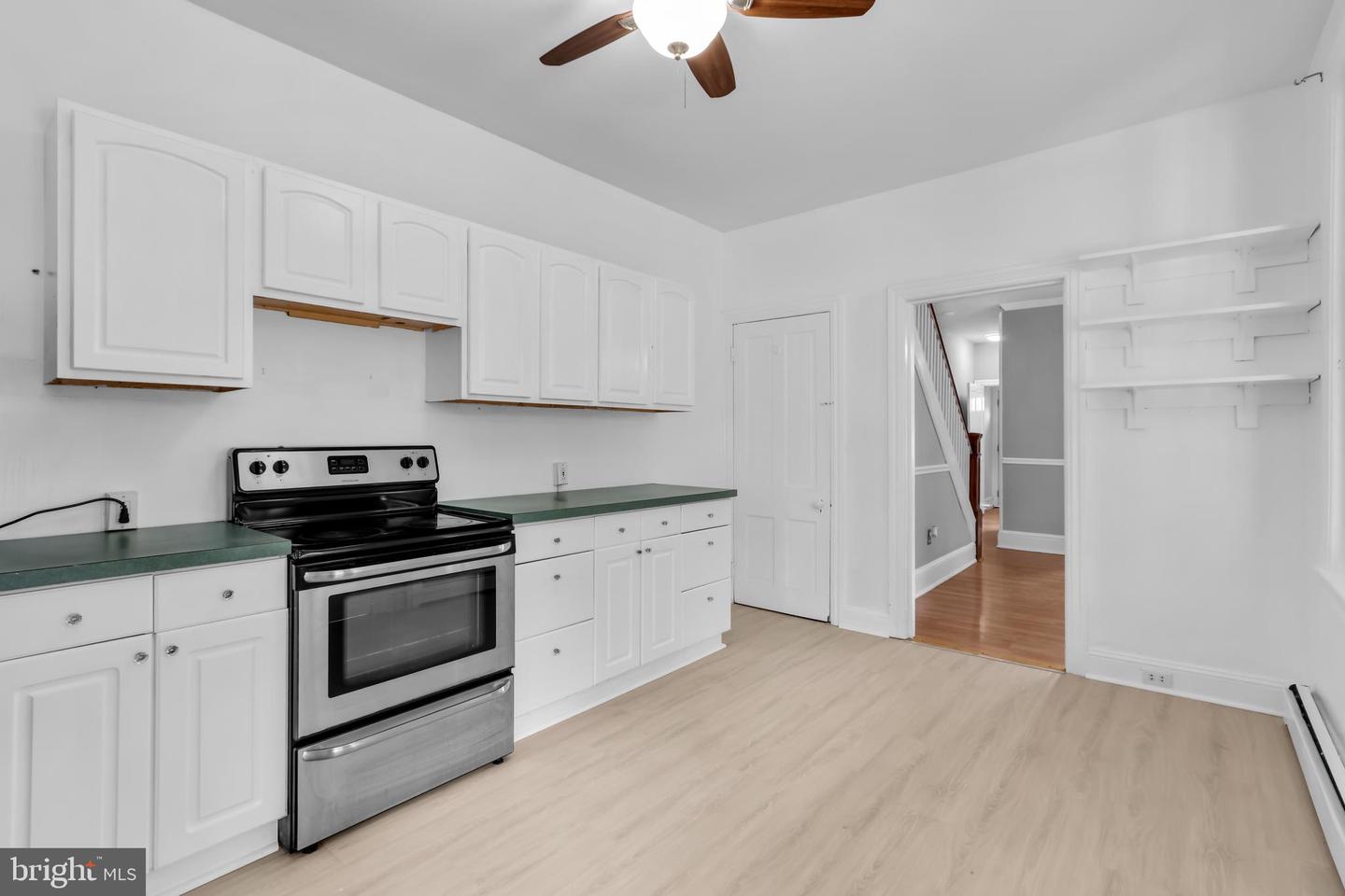 227 E Garrison St Property Photo 9