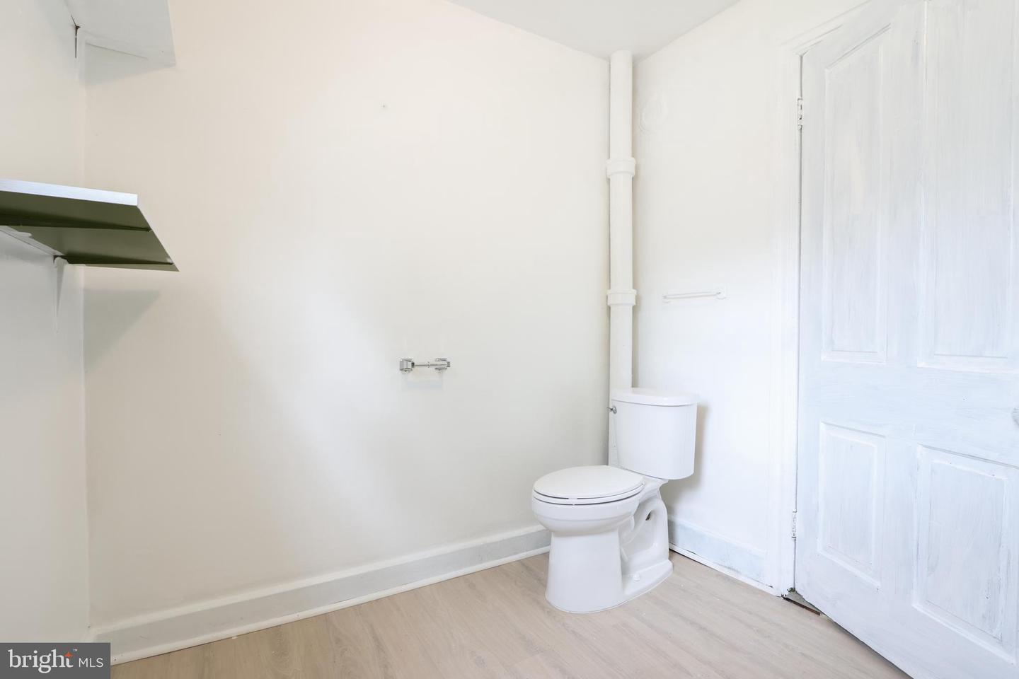 227 E Garrison St Property Photo 12
