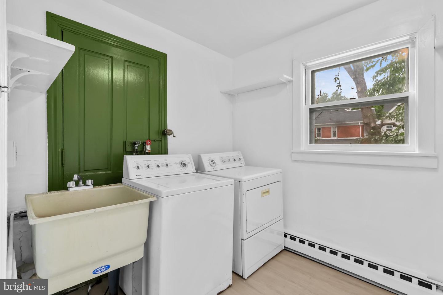 227 E Garrison St Property Photo 13