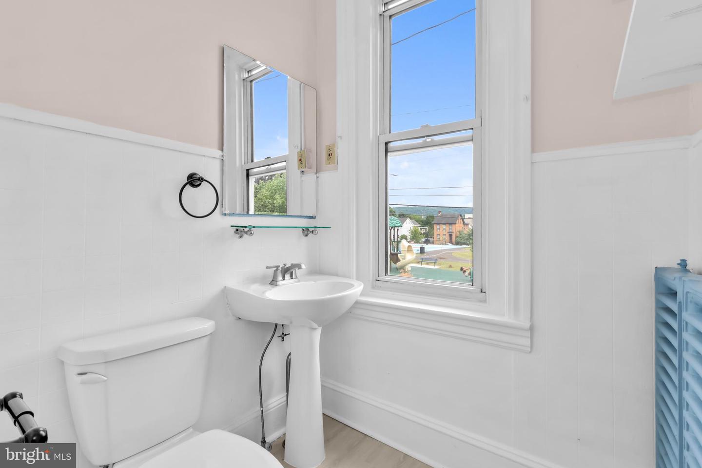 227 E Garrison St Property Photo 18