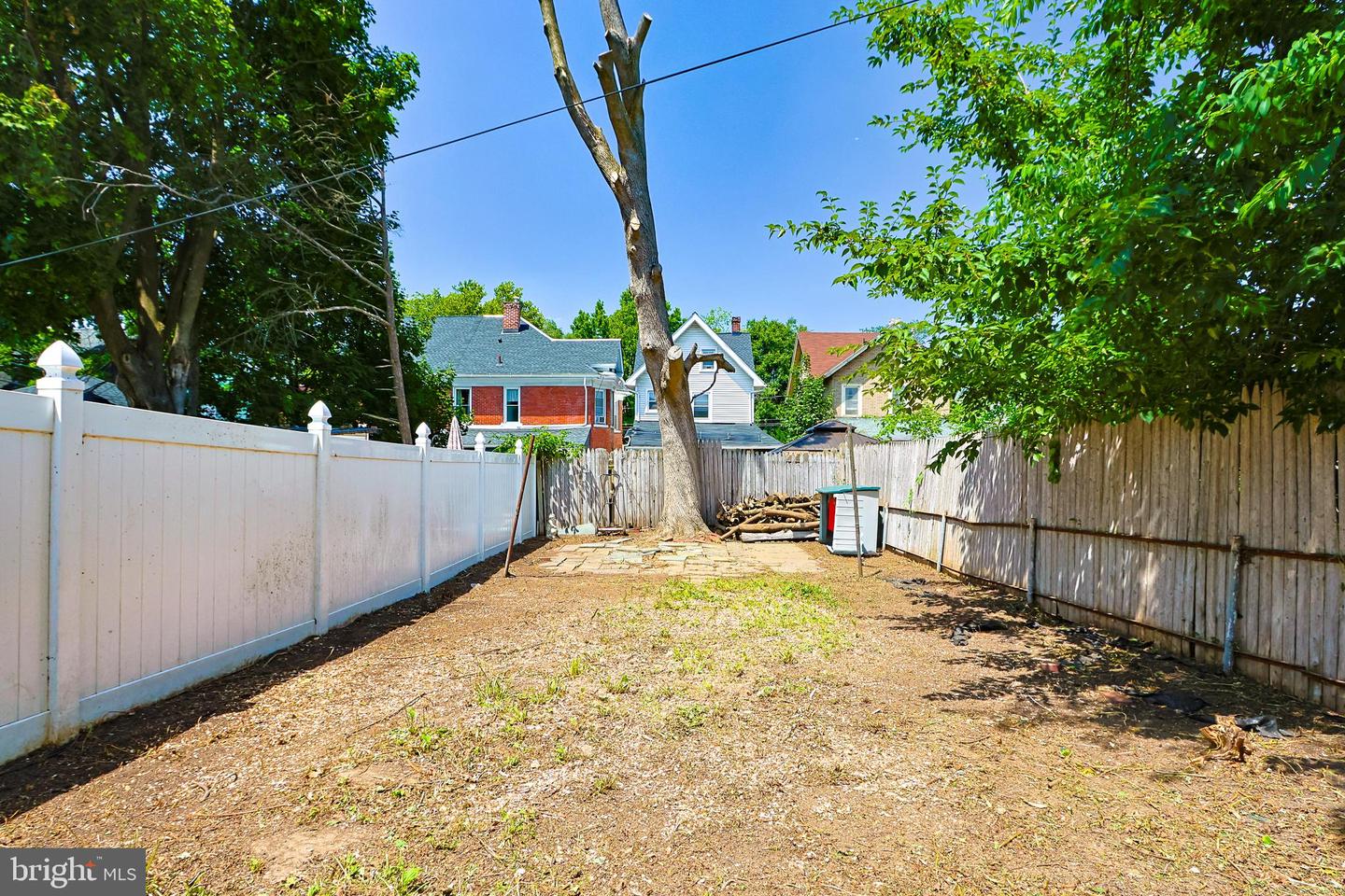 227 E Garrison St Property Photo 27