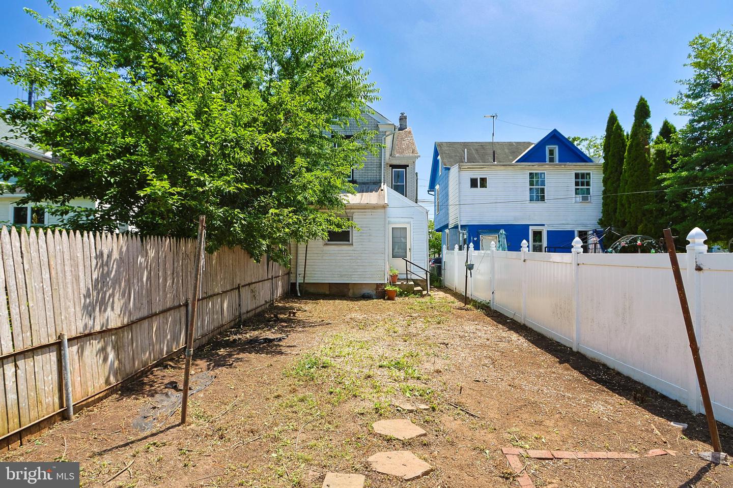 227 E Garrison St Property Photo 28