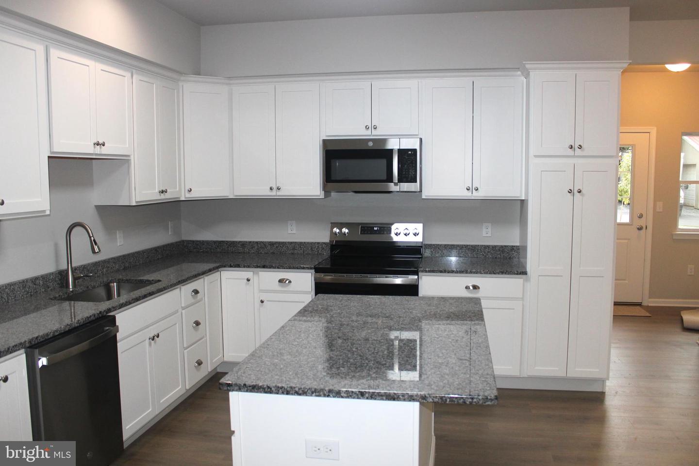 88 Hess Ave Property Photo 3
