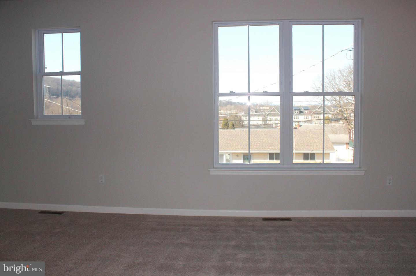88 Hess Ave Property Photo 5