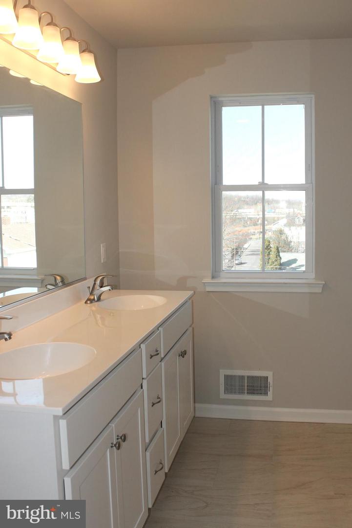 88 Hess Ave Property Photo 8