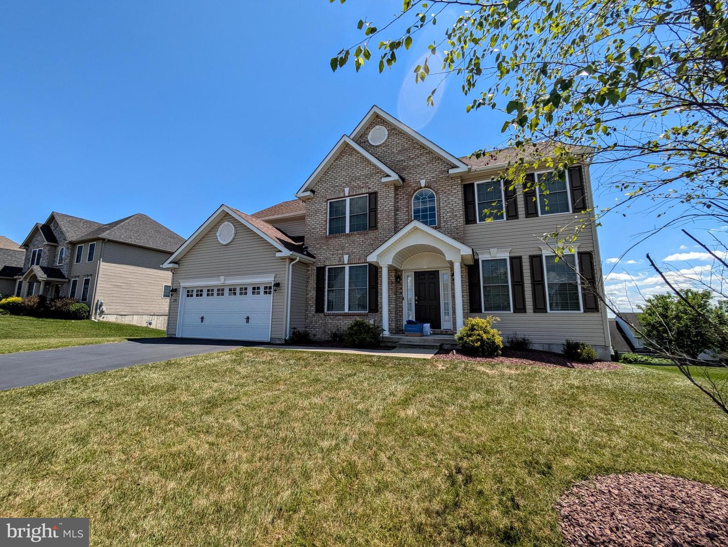250 Danbury Dr Property Photo 1