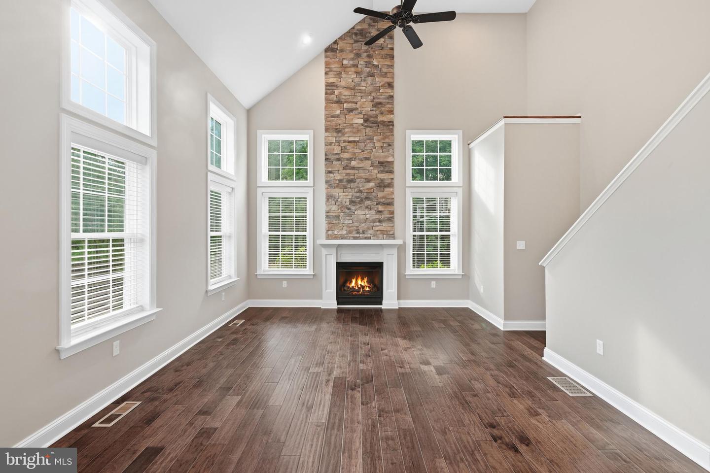 55 Island Ct Property Photo 12