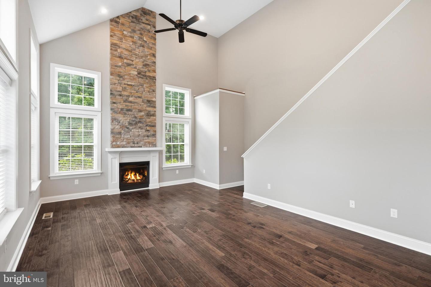 55 Island Ct Property Photo 13