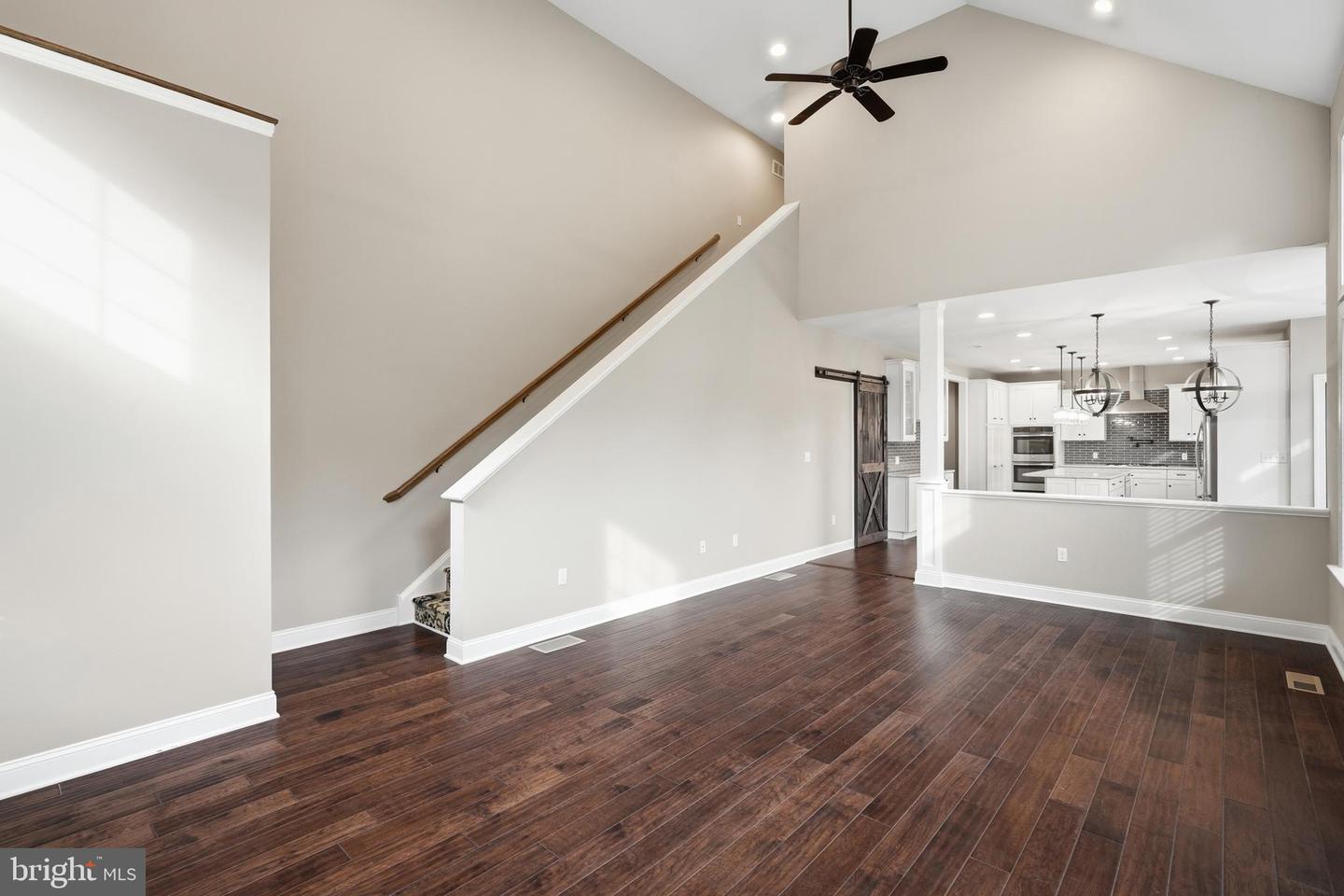 55 Island Ct Property Photo 14