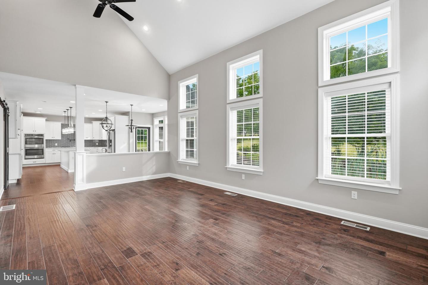 55 Island Ct Property Photo 15