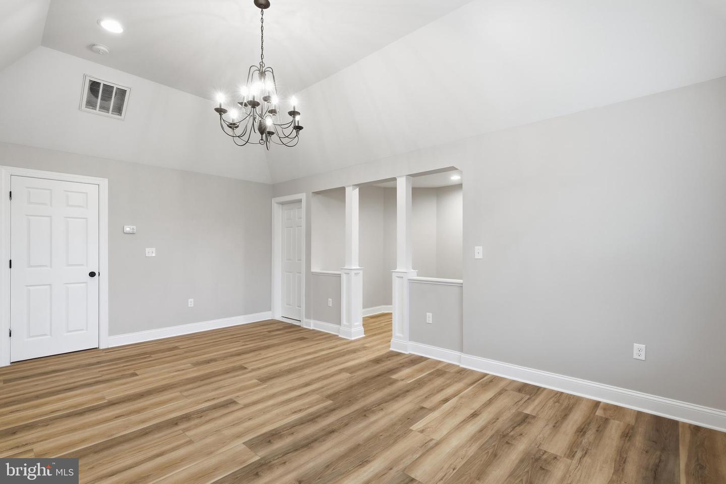 55 Island Ct Property Photo 37
