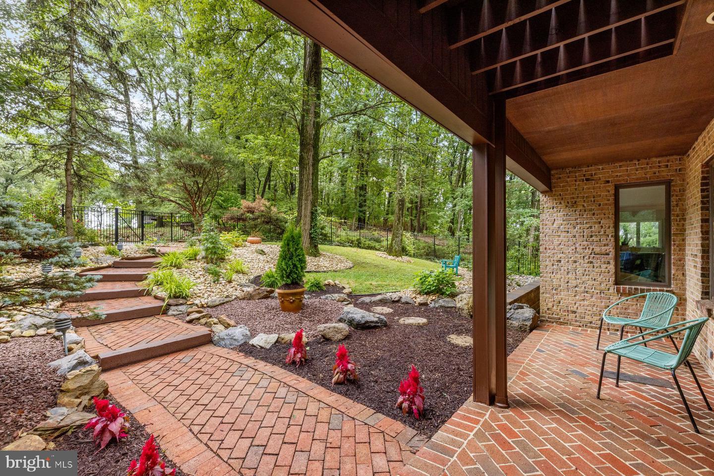 3385 Woodbridge Cir Property Photo 5