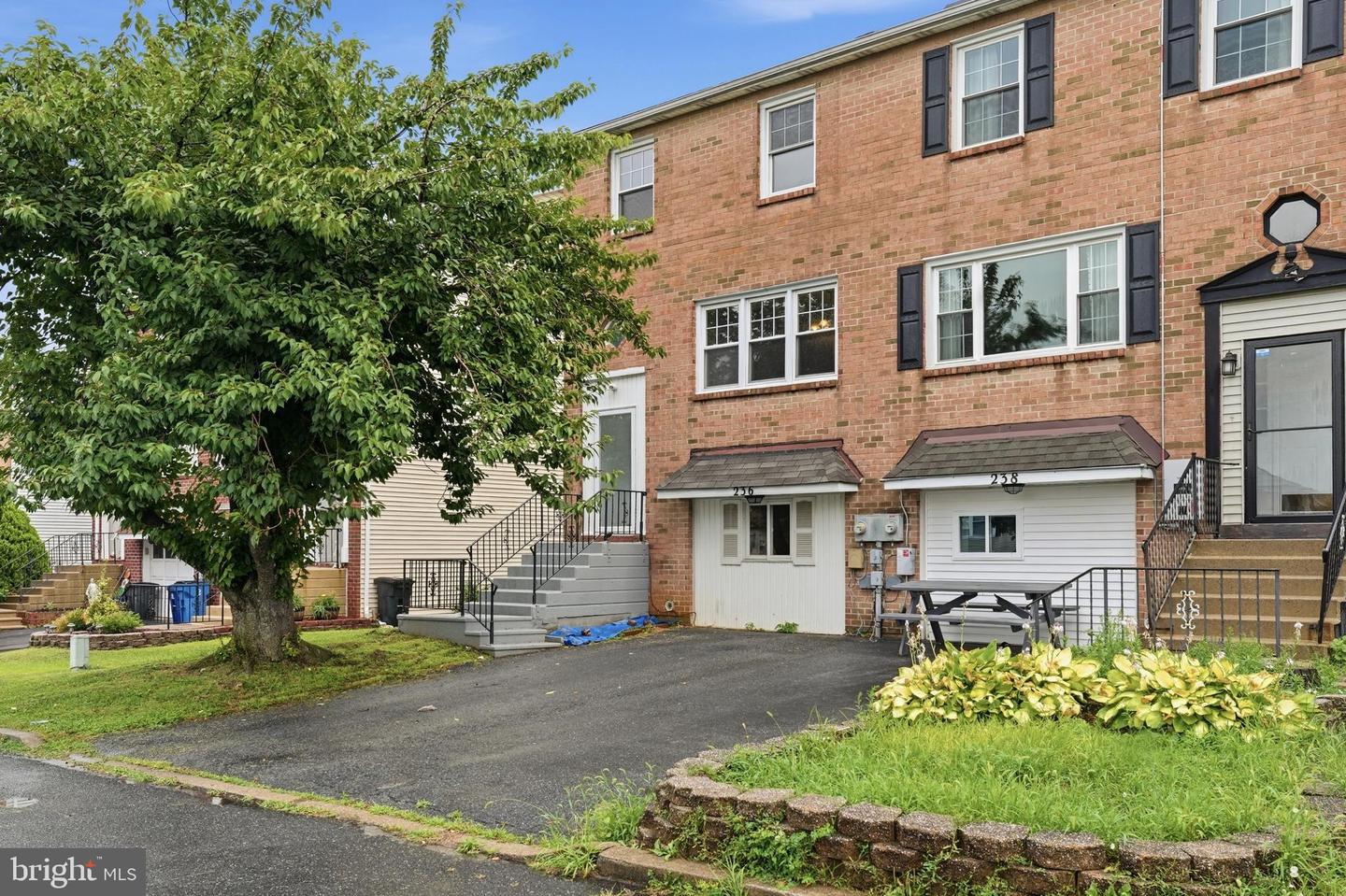 236 VISTA DR