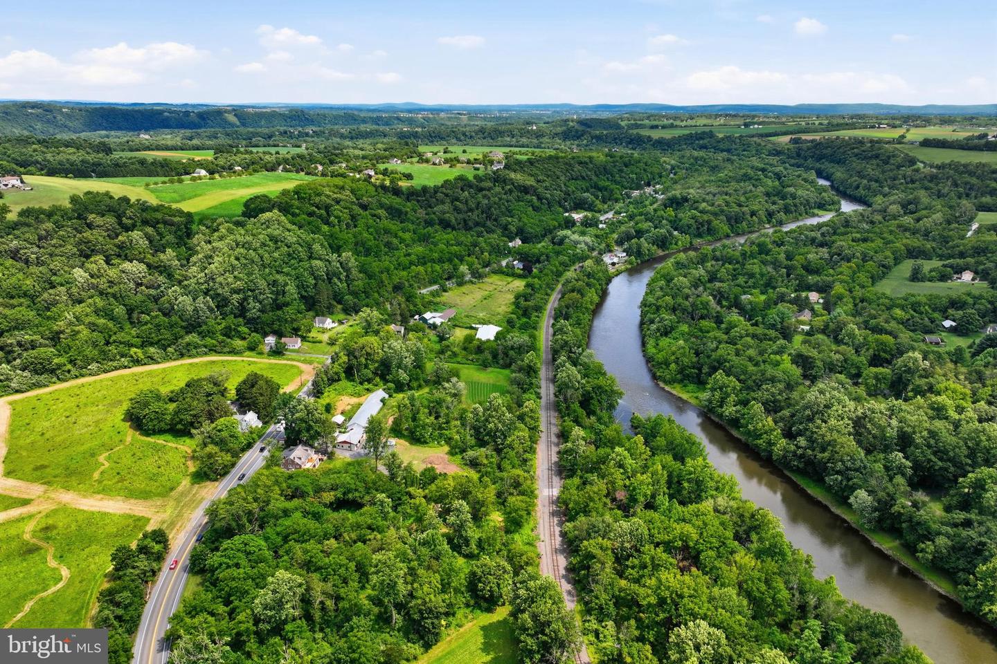 429 Riverview Dr Property Photo 9