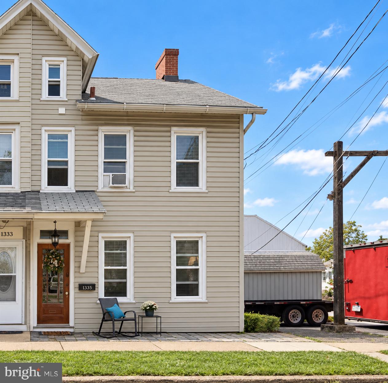 1335 Center St Property Photo 2