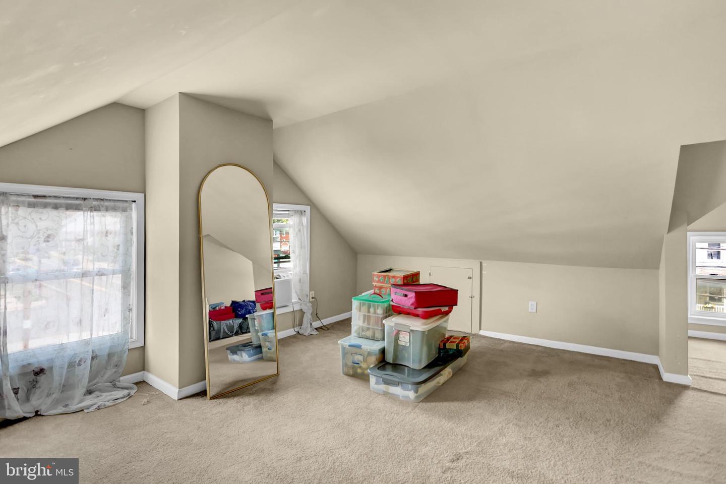 1335 Center St Property Photo 23