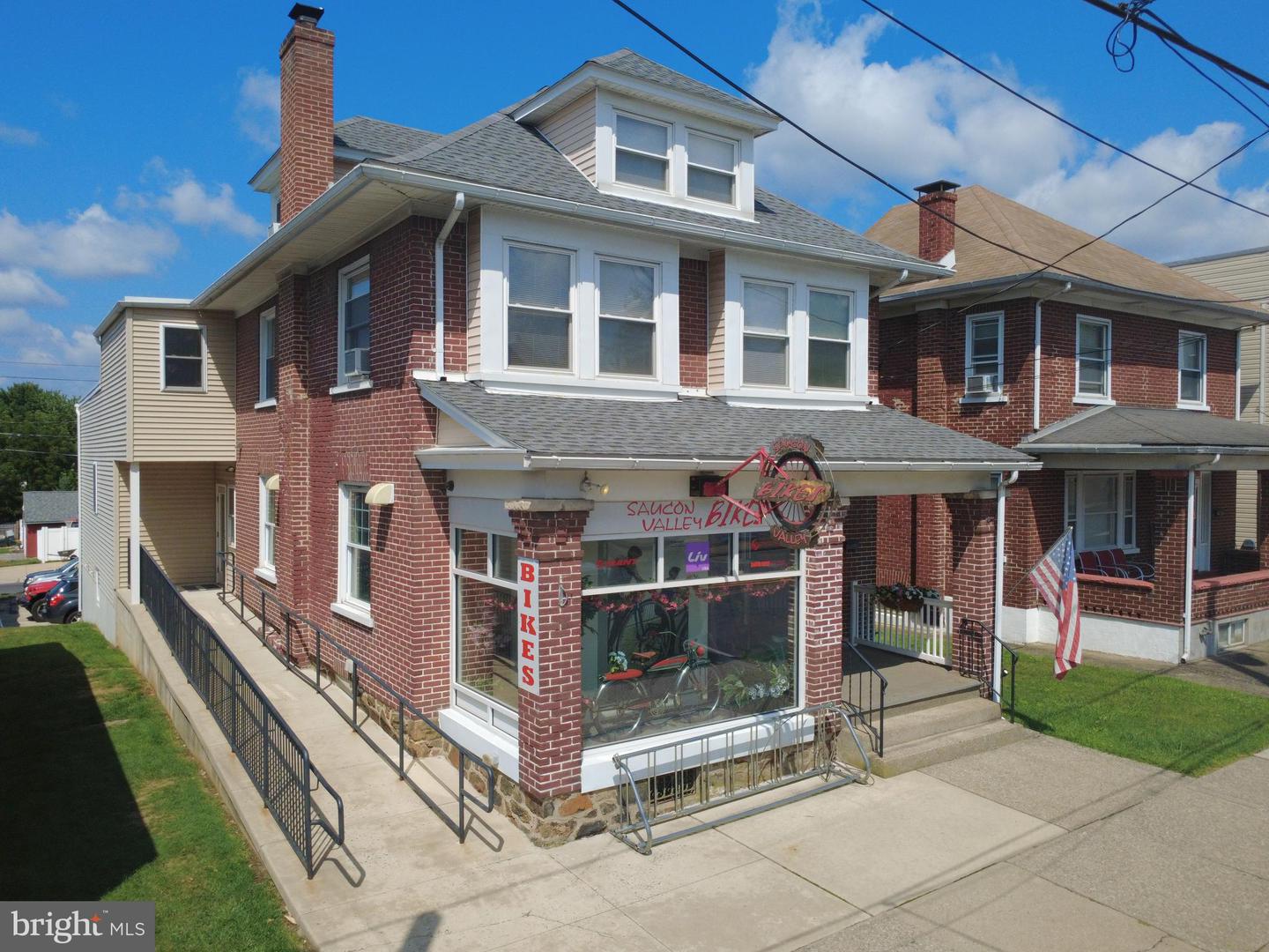 824 Main St Property Photo 1