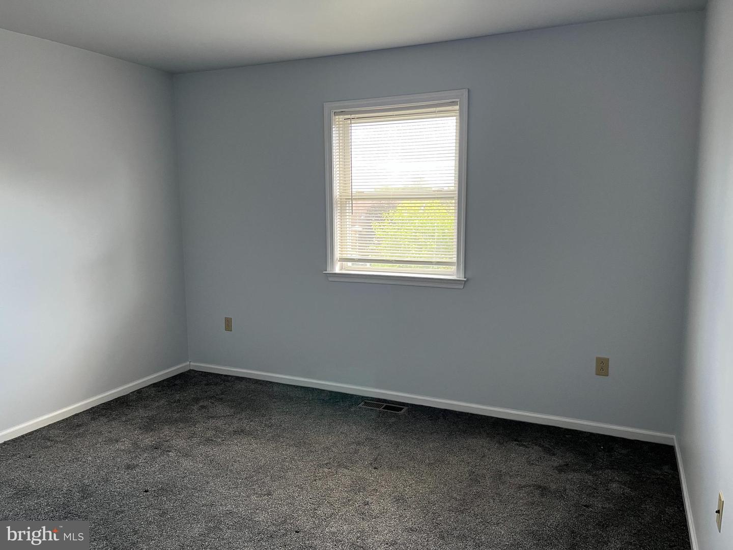 2635 Middle Way Property Photo 6