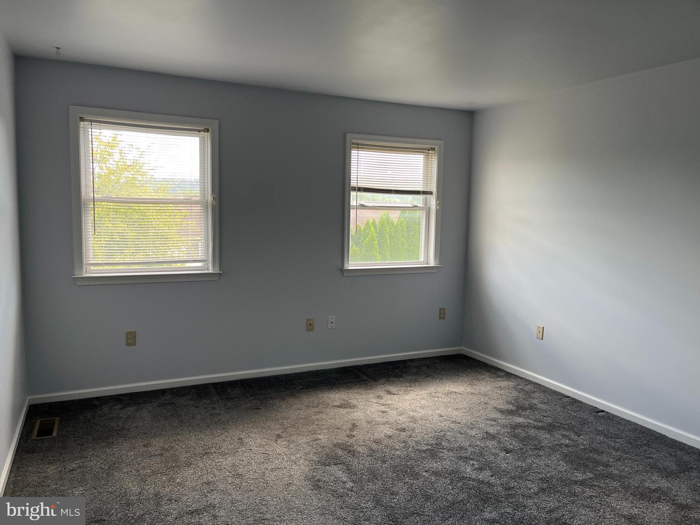 2635 Middle Way Property Photo 10