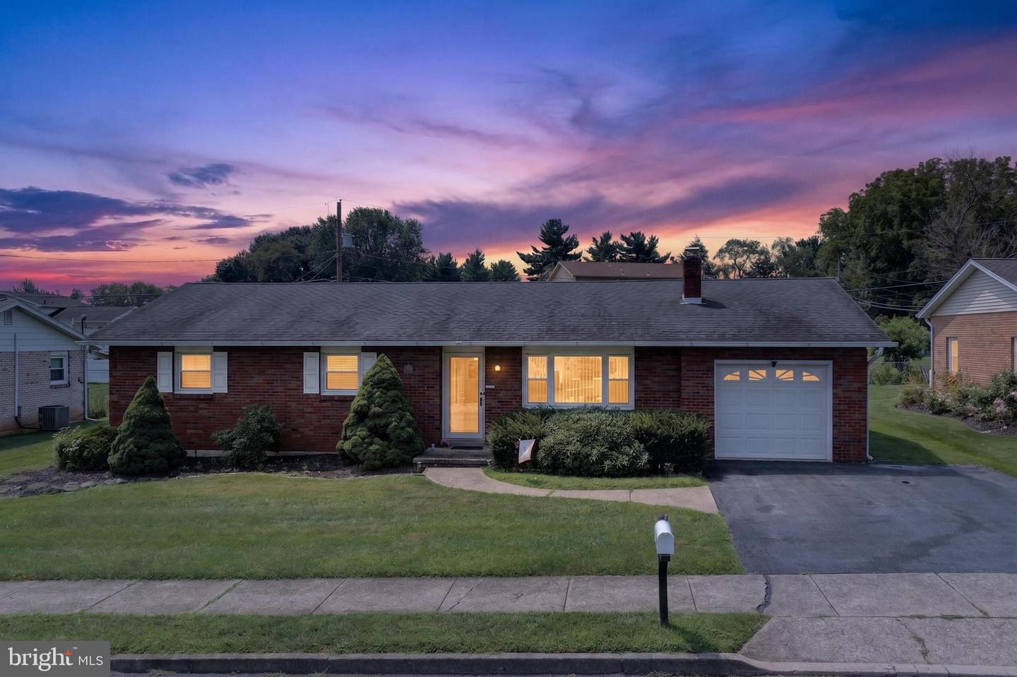 1130 Westbury Dr Property Photo 1