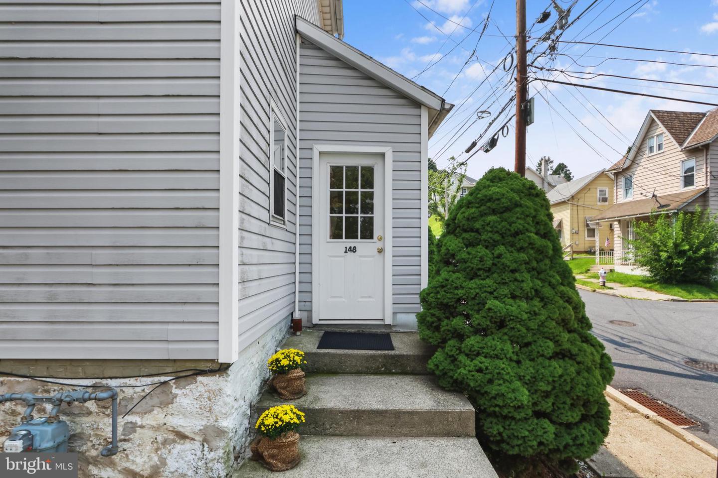 148 Monroe St Property Photo 4