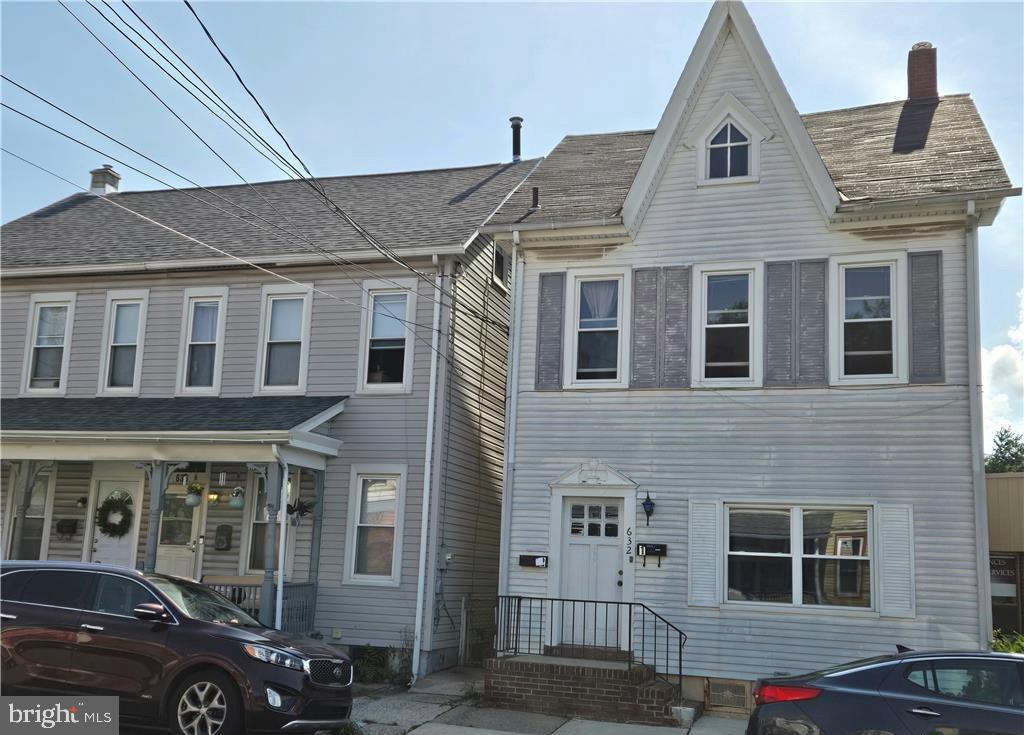 632 LINDEN ST Property Photo 1