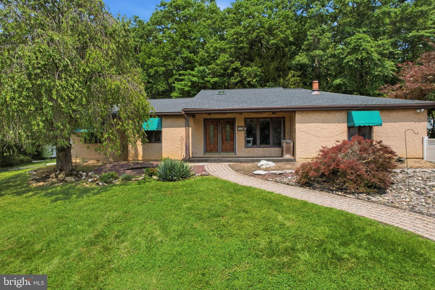 1421 NECTARINE RD