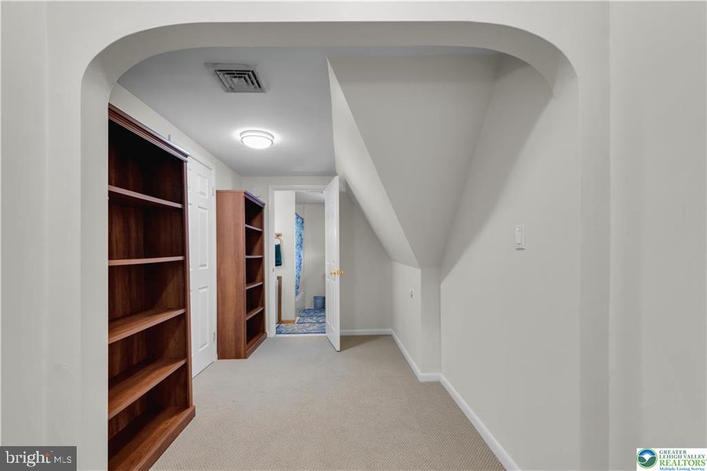 131 E Wall St Property Photo 27