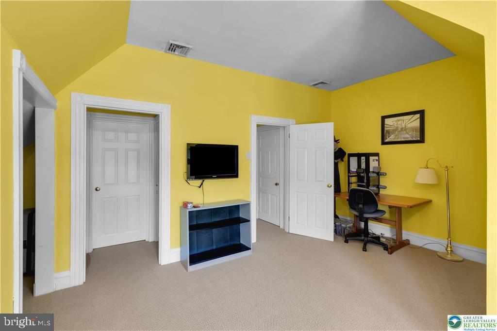 131 E Wall St Property Photo 31
