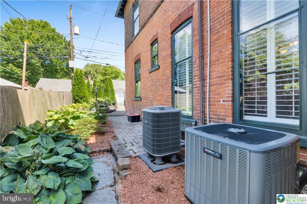 131 E Wall St Property Photo 34