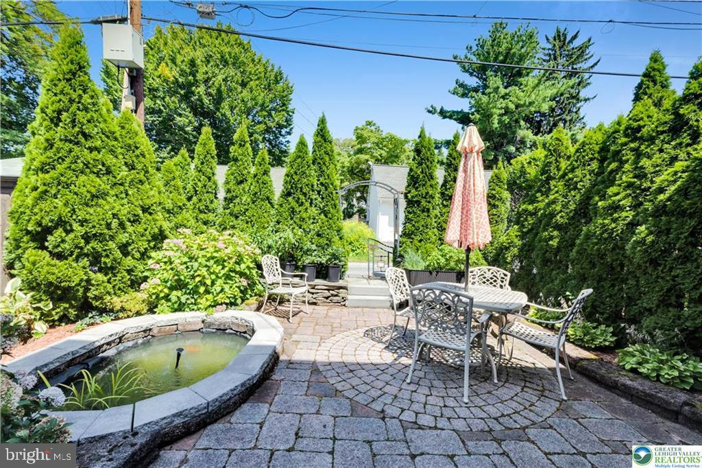 131 E Wall St Property Photo 37