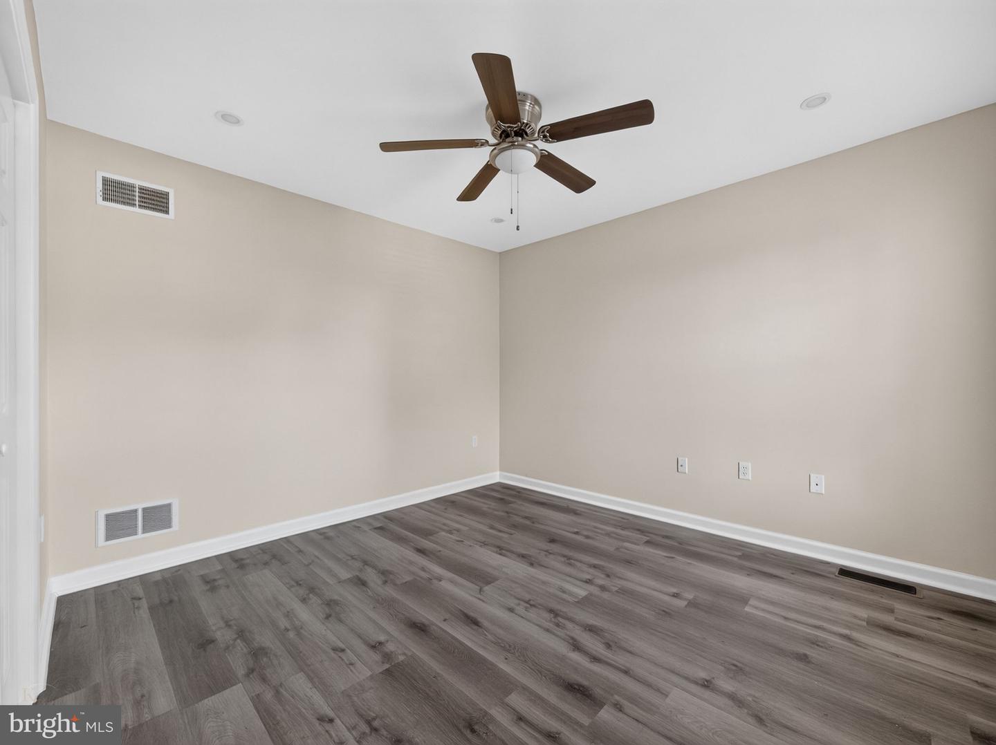 337 E Kleinhans Property Photo 45