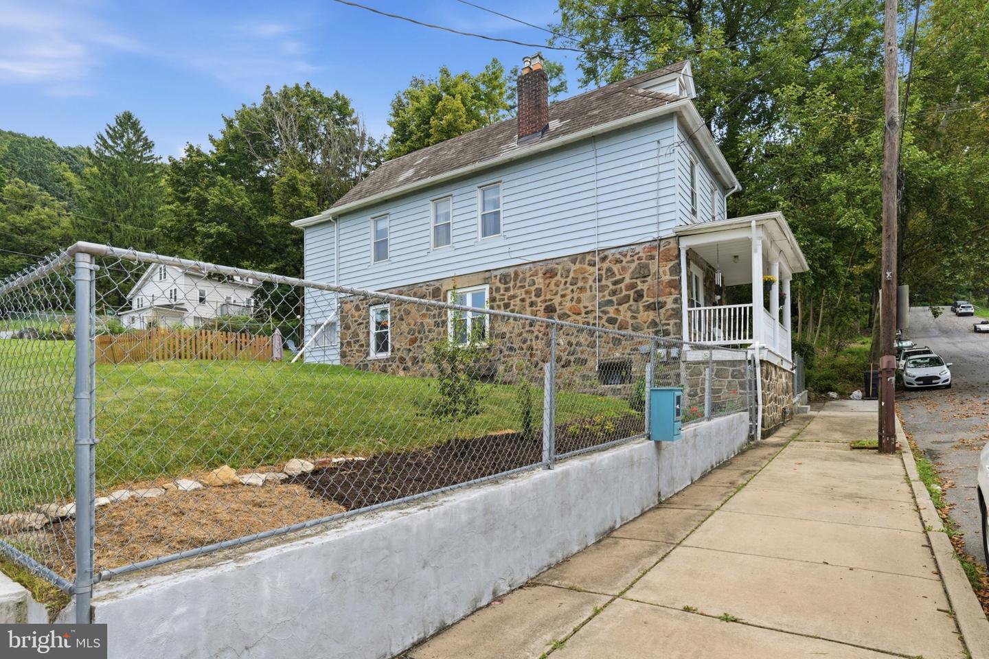 809-813 Hayes St Property Photo 4