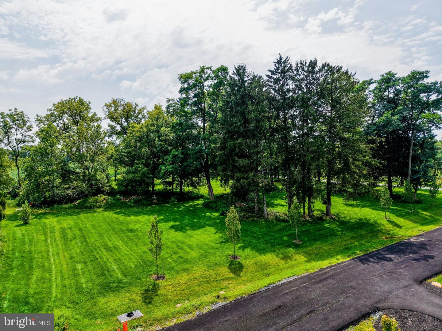 1897 Meadows Rd Property Photo 2