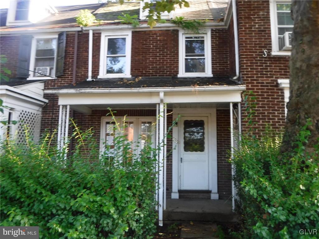 545 Park Pl Property Photo 1