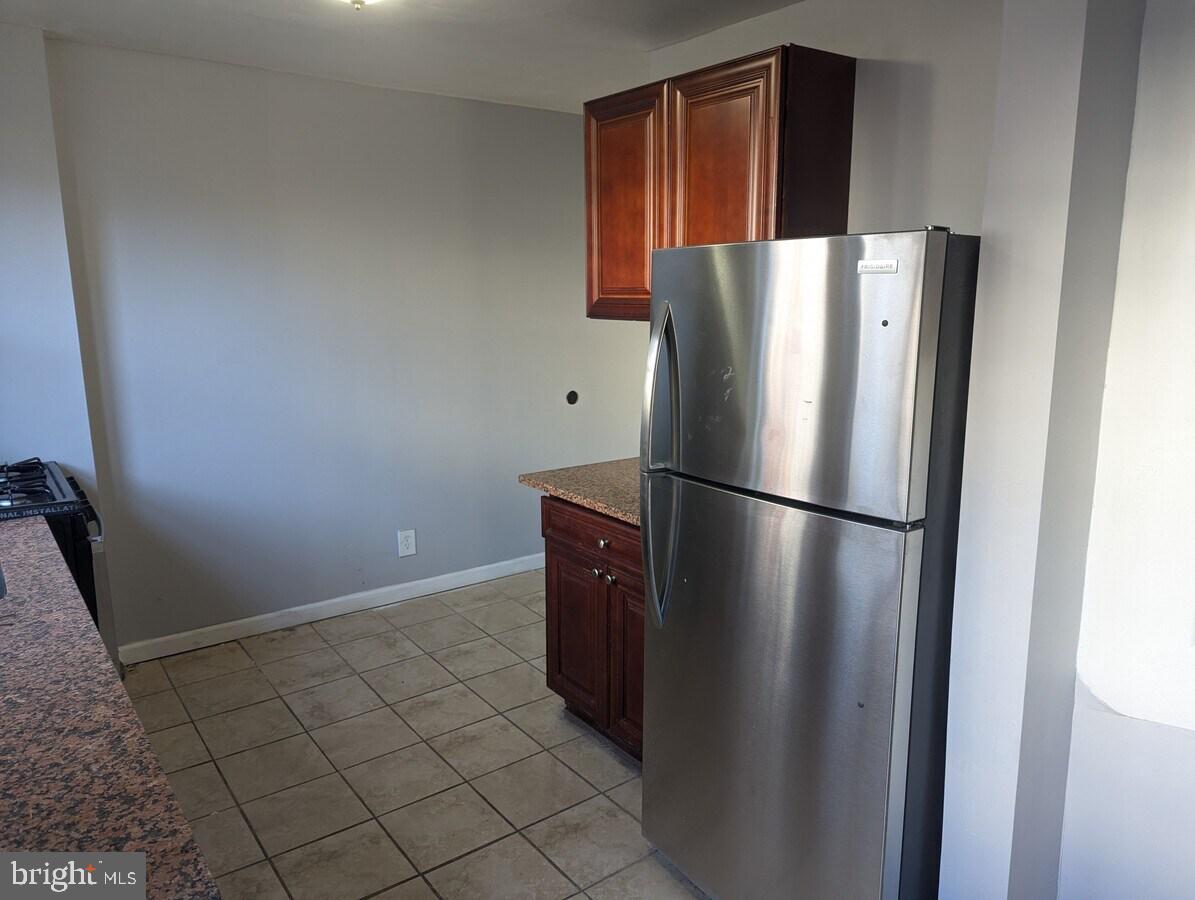 545 Park Pl Property Photo 6