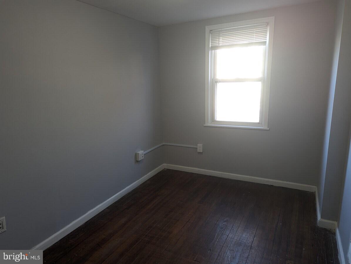 545 Park Pl Property Photo 9