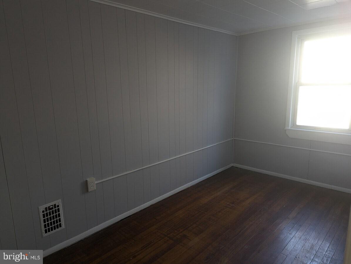 545 Park Pl Property Photo 10