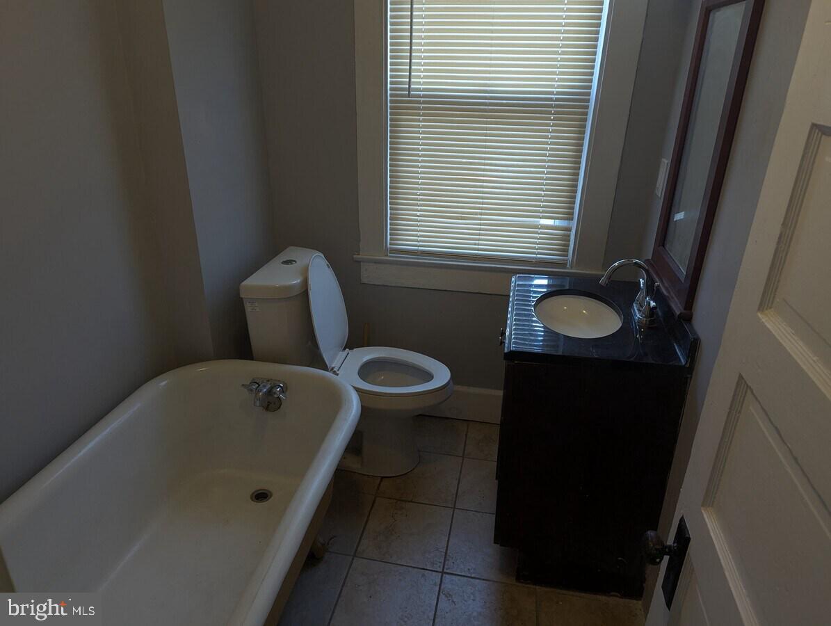 545 Park Pl Property Photo 12
