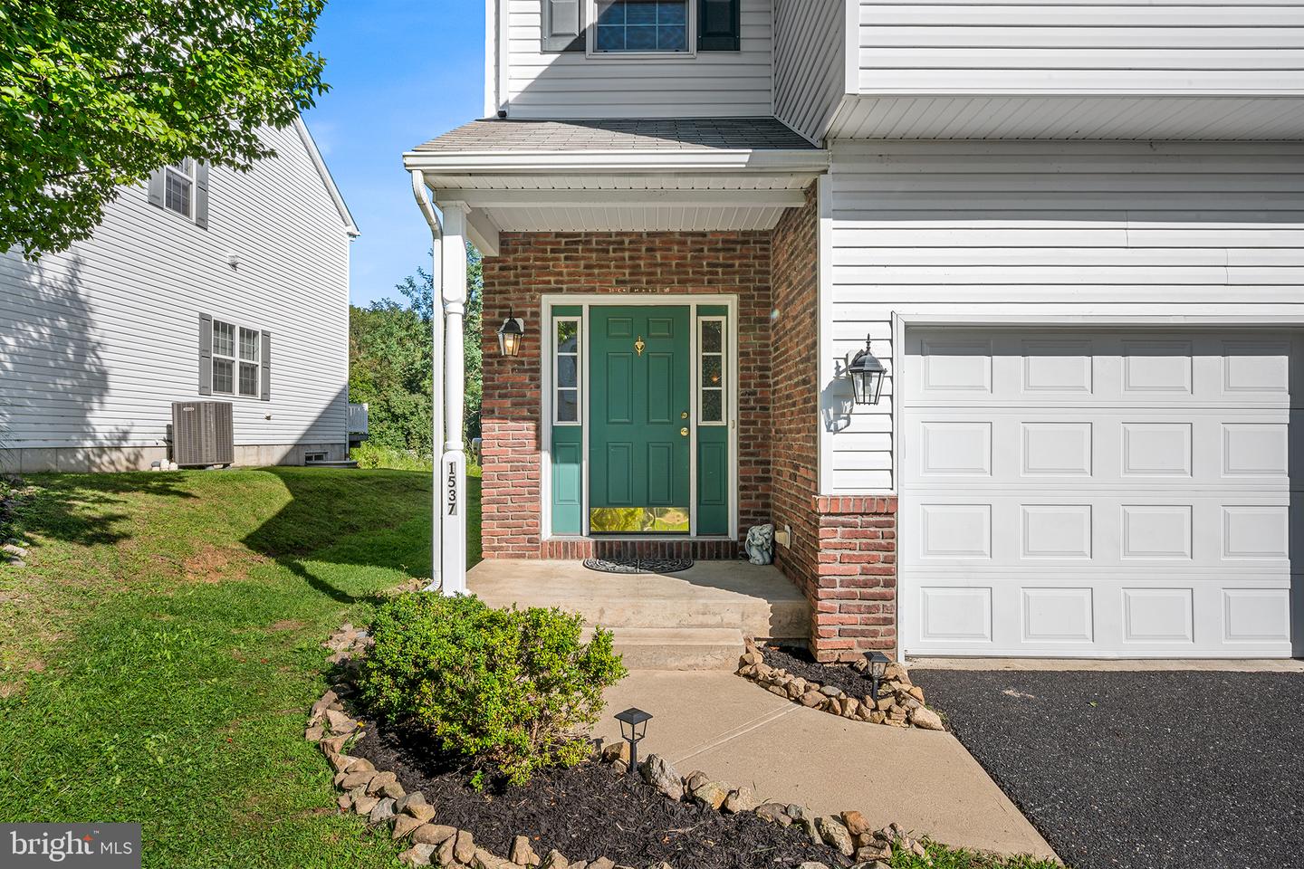 1537 Crest Park Ct Property Photo 3