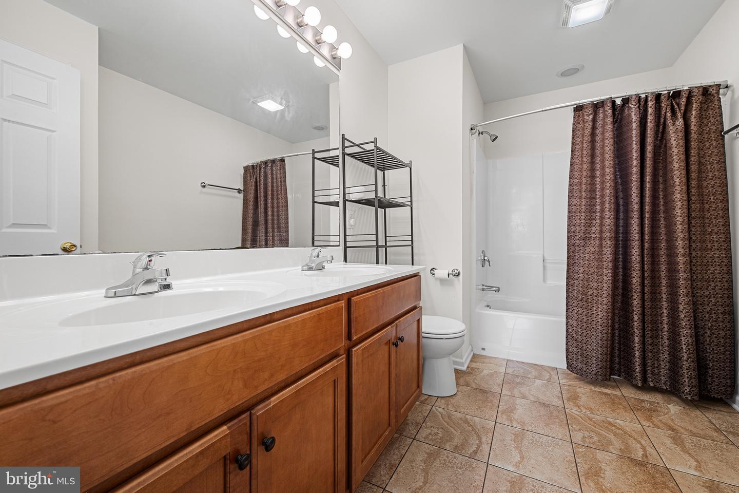 1537 Crest Park Ct Property Photo 18