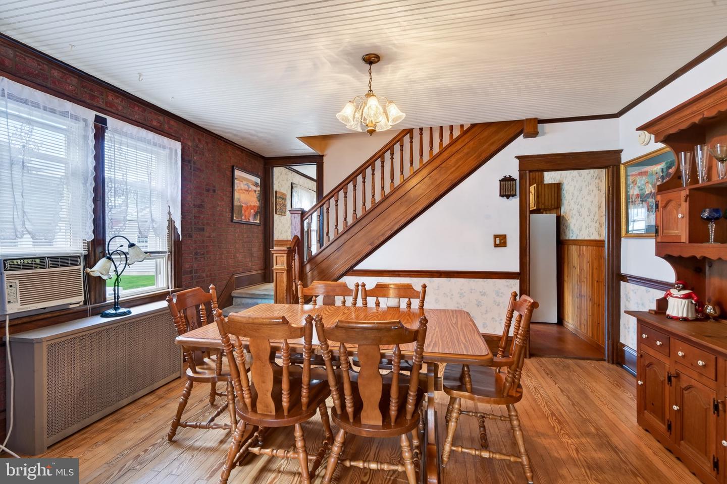2221 Fairview Property Photo 9