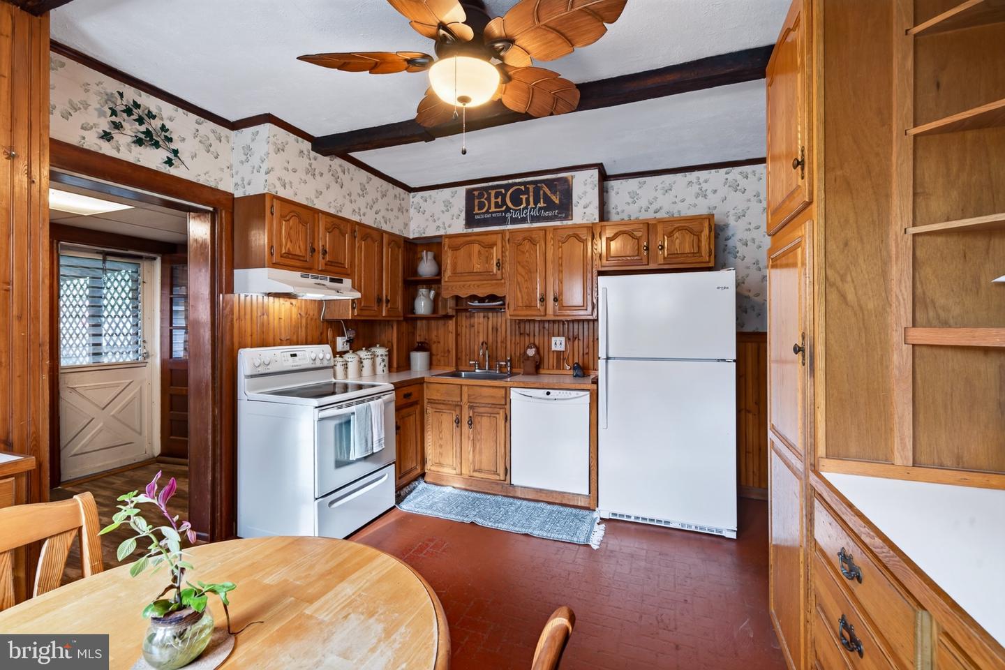 2221 Fairview Property Photo 13