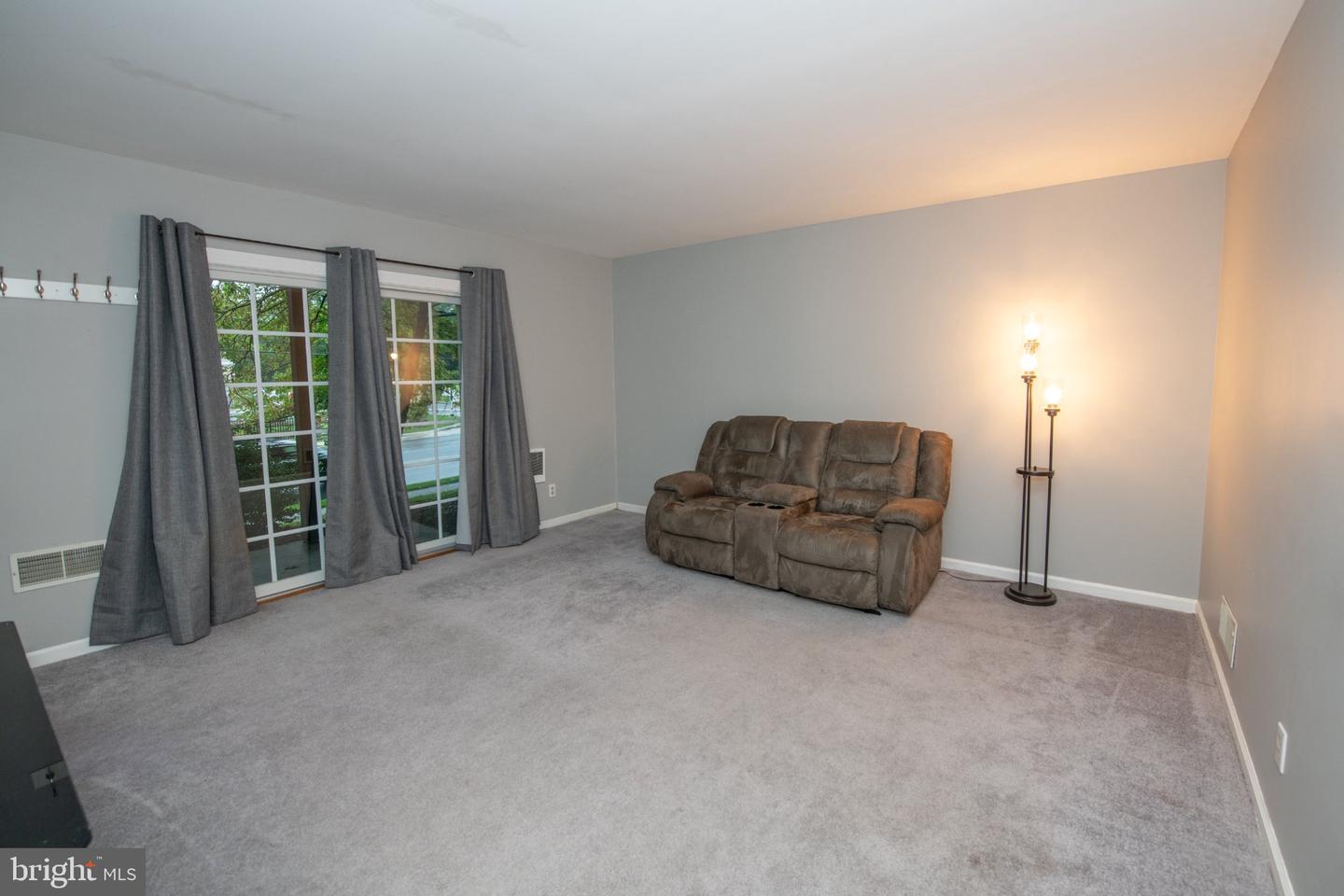 2753 Red Oak Cir Property Photo 4