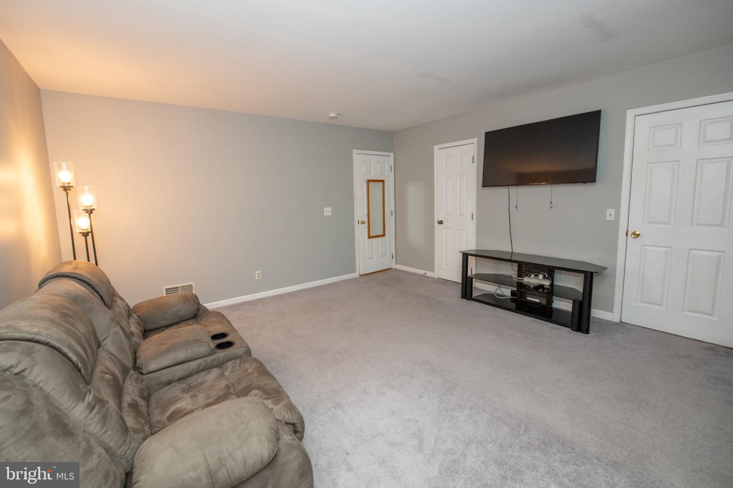 2753 Red Oak Cir Property Photo 5
