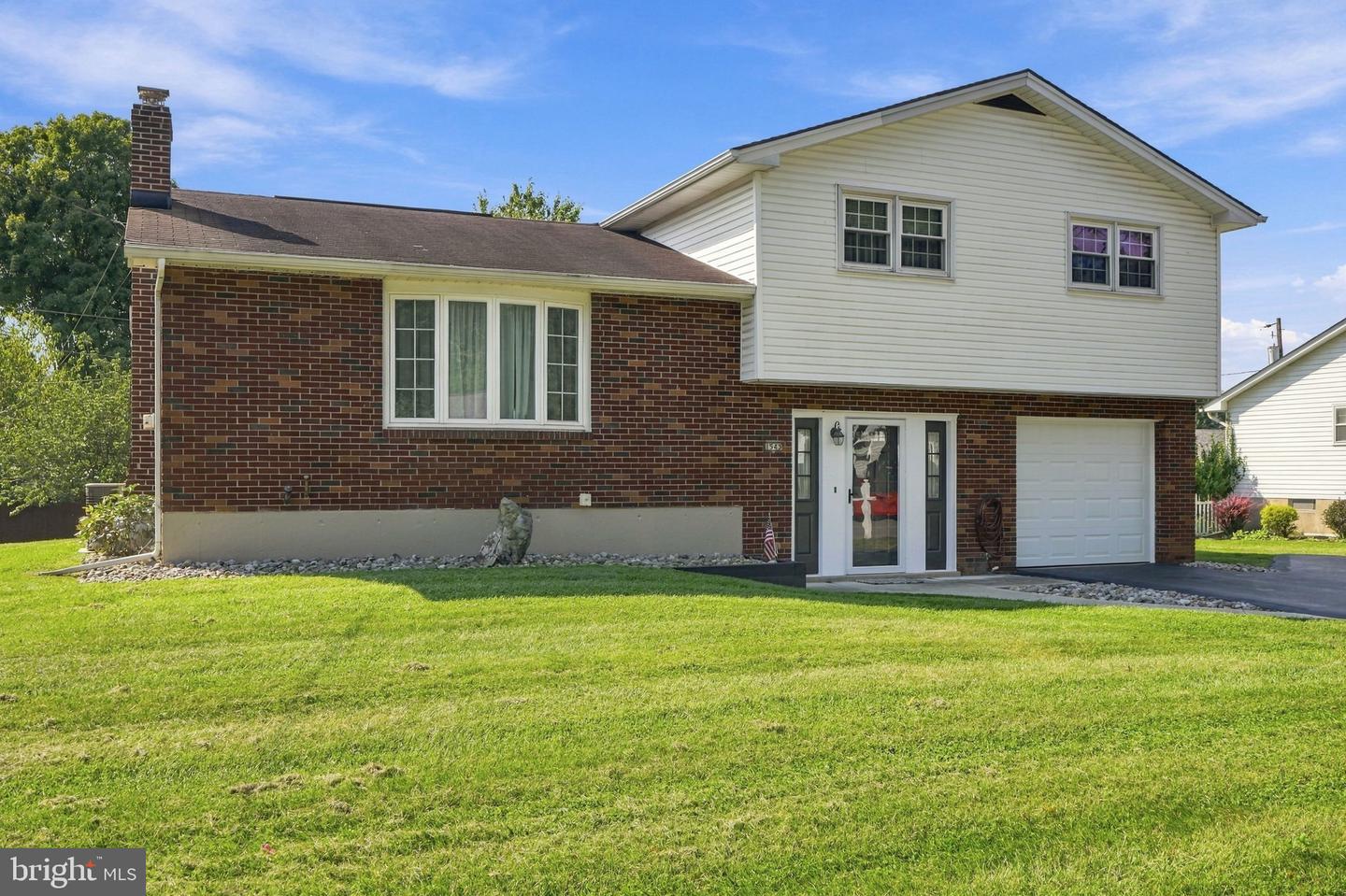1543 Stoke Park Rd Property Photo 3