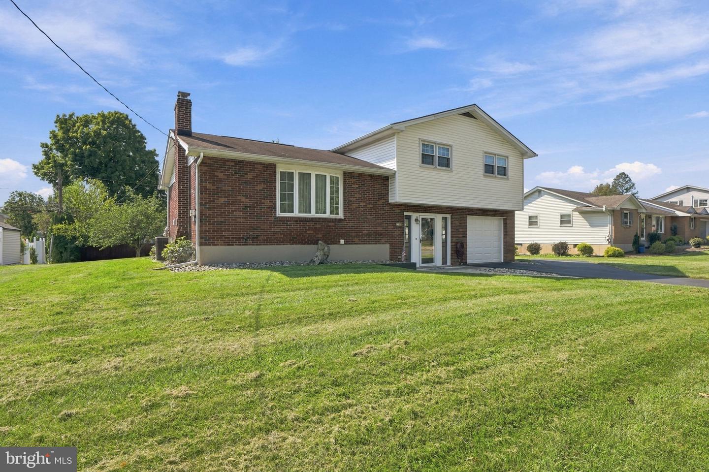1543 Stoke Park Rd Property Photo 4
