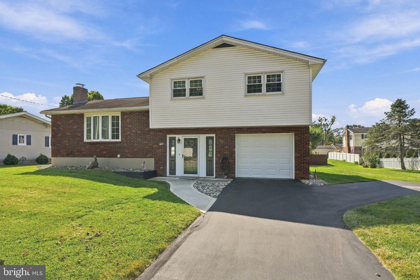1543 Stoke Park Rd Property Photo 5