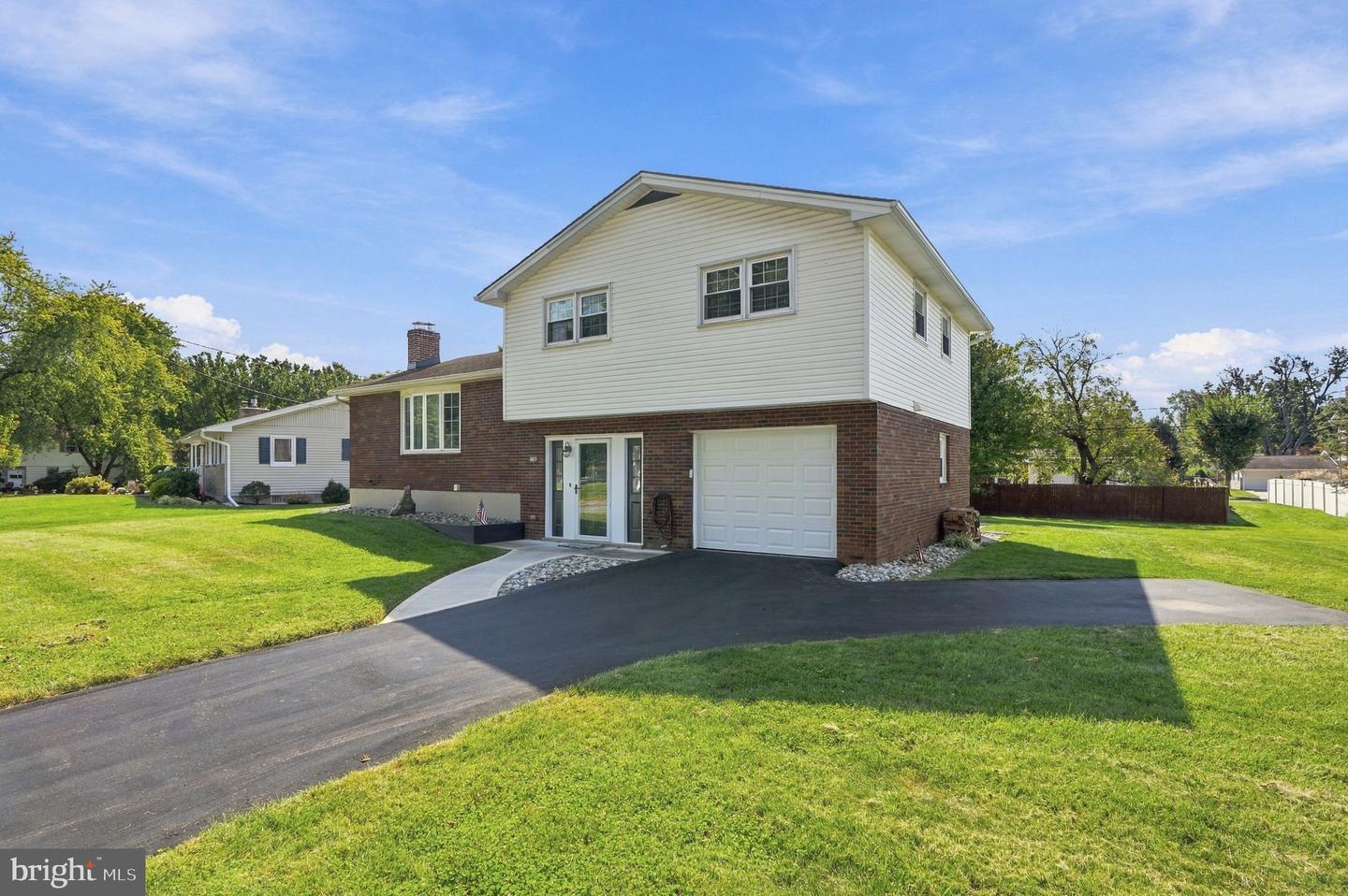 1543 Stoke Park Rd Property Photo 6